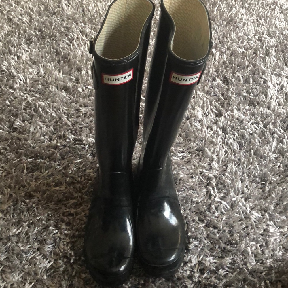 Original gloss tall hunter boots. Barely worn